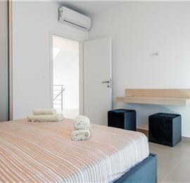 4 Bedroom Villa with Pool near Vodice town, Sibenik Riviera, sleeps 8